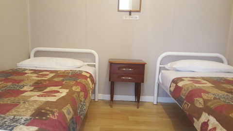 Tingle All Over Budget Accommodation - Tourism Caloundra 3
