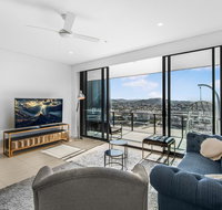 Top Floor 3 Bed Apartment with Million Dollar Views - Tourism Caloundra