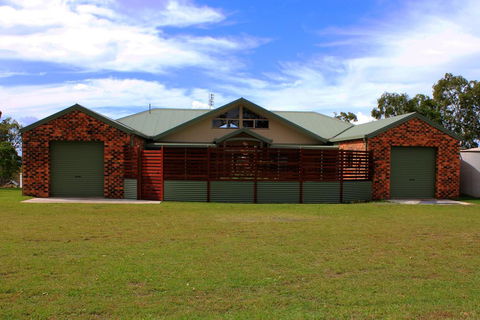 Tracks End Retreat - Tourism Caloundra 1