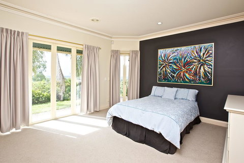 Tranquill Garden Hideaway - Tourism Caloundra 0