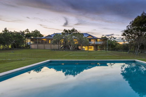 TRANQUILO BEACH HOUSE - Tourism Caloundra 0