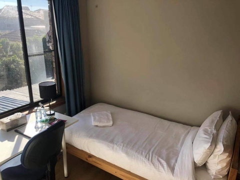 Traveler's Affordable Studio Unit (Beverly Hills) - Tourism Caloundra 1