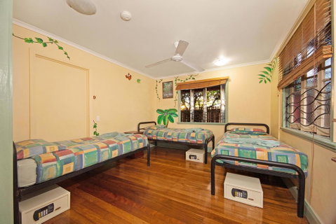 Travellers Oasis - Tourism Caloundra 3