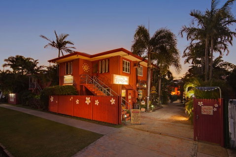 Travellers Oasis - Tourism Caloundra 0
