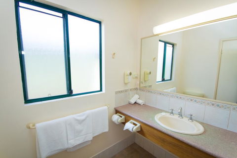 Tree Top Walk Motel - Tourism Caloundra 1