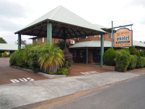 Tree Top Walk Motel - Tourism Caloundra 0
