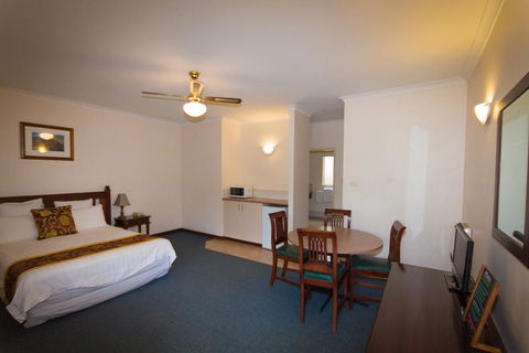 Tree Top Walk Motel - Tourism Caloundra 3
