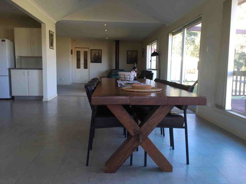 Trentham East Country Retreat - Tourism Caloundra 1