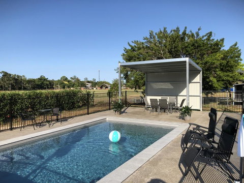 Tropical Retreat - Tourism Caloundra 2