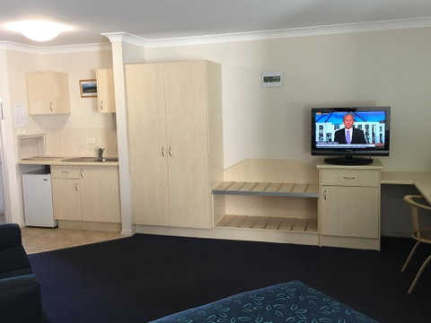 Tuckerbox Motor Inn - Tourism Caloundra 2