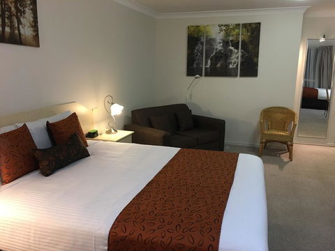 Tuckerbox Motor Inn - Tourism Caloundra 0