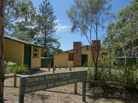 Tuckers Rocks Cottage - Tourism Caloundra 1