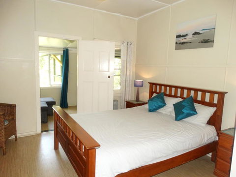 Tuckers Rocks Cottage - Tourism Caloundra 3