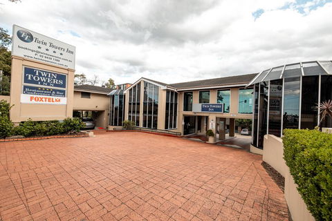 Twin Towers Inn - Tourism Caloundra 3