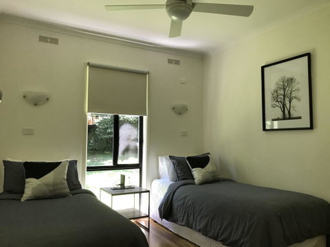 Tyntynder Garden Cottage 4 - Tourism Caloundra 1