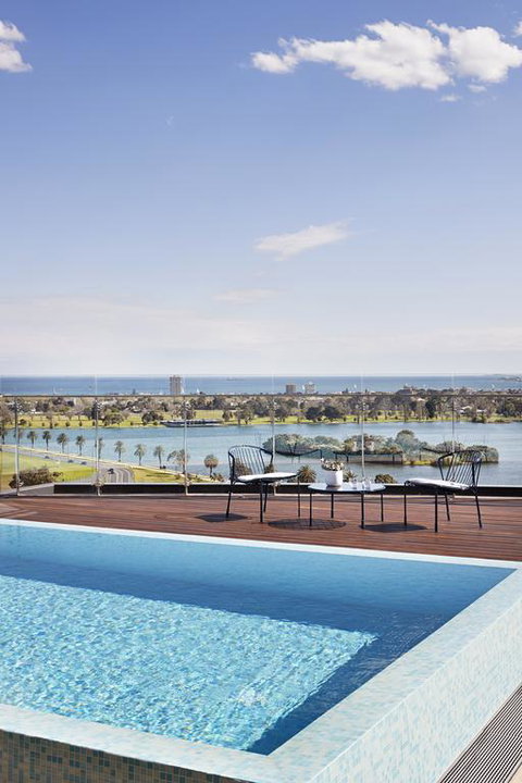 Tyrian Albert Park Lake - Tourism Caloundra 3