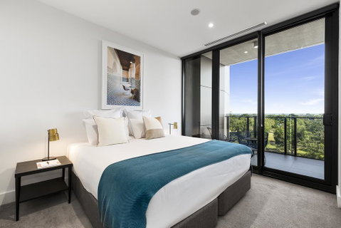 Tyrian Albert Park Lake - Tourism Caloundra 0