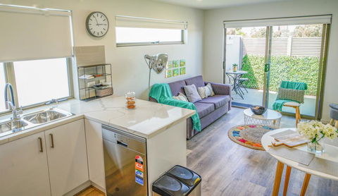 U201 Brunswick Living Brand New Deluxe Balcony Upper Floor Apartment Close To Airport And CBD - Tourism Caloundra 0