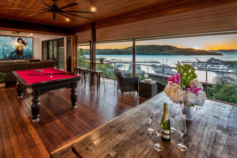 Uisce Luxury Holiday House With Jacuzzi Pool Table Cinema Premium Foxtel And Two Buggies - Tourism Caloundra 2