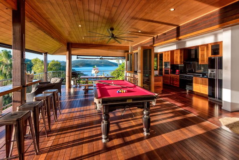 Uisce Luxury Holiday House With Jacuzzi Pool Table Cinema Premium Foxtel And Two Buggies - Tourism Caloundra 3