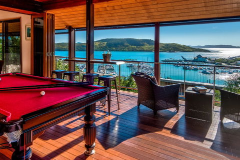 Uisce Luxury Holiday House With Jacuzzi Pool Table Cinema Premium Foxtel And Two Buggies - Tourism Caloundra 0