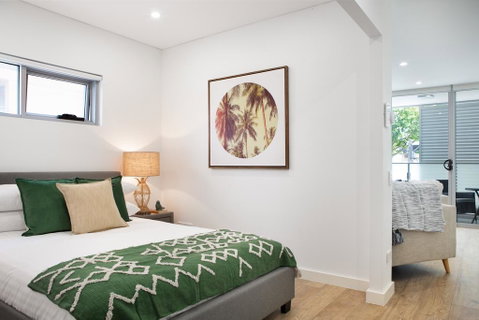 Ultra Modern Studio Suite With Balcony Near Shops - Tourism Caloundra 0