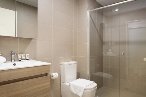 Ultra Modern Studio Suite With Balcony Near Shops - Tourism Caloundra 1