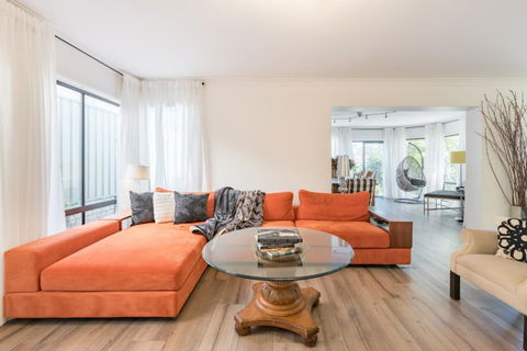 ULTRA SPACIOUS STYLISH HOME IN PRESTONS - SYDNEY - Tourism Caloundra 0