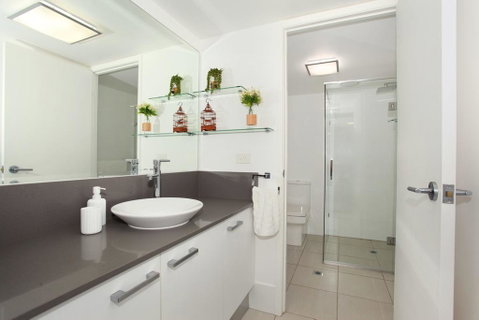 Unit 2 Point Break Apartments, 1-3 Point Arkwright, Linen Incl - Tourism Caloundra 3
