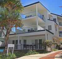 Unit 2 Beach Gallery 9 Andrew Street Point Arkwright 500 BOND LINEN SUPPLIED - Tourism Caloundra