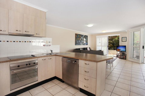 Unit 3, On The Park, 22 Frank Street Coolum Beach, 400 BOND, LINEN INCLUDED - Tourism Caloundra 2