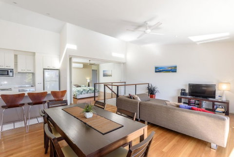 Unit 4 Rainbow Surf - Modern, Double Storey Townhouse With Large Shared Pool, Close To Beach And Shop - Tourism Caloundra 0