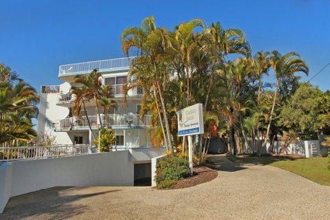 Unit 4, Coolum Sands Apartments, 34 First Avenue Coolum Beach, 400 BOND, LINEN SUPPLIED - Tourism Caloundra 2