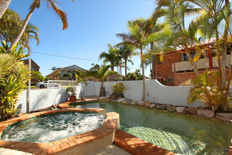 Unit 4, Coolum Sands Apartments, 34 First Avenue Coolum Beach, 400 BOND, LINEN SUPPLIED - Tourism Caloundra 0