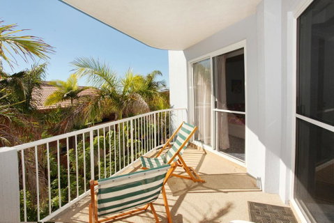 Unit 4, Coolum Sands Apartments, 34 First Avenue Coolum Beach, 400 BOND, LINEN SUPPLIED - Tourism Caloundra 1