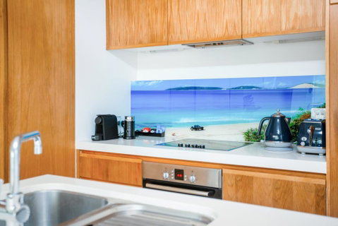 Unit 6 Plantation - Rainbow Beach, Plantation Resort, Ground Floor, Aircon, Pool, Spa - Tourism Caloundra 2