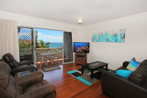 Unit 9, Coolum Blueseas Apartments, 59-61 Coolum Tce, Coolum Beach, 400 BOND, LINEN INCLUDED - Tourism Caloundra 2