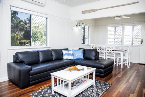 Urangan Harbour Cottage - Tourism Caloundra 0