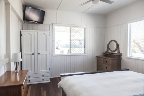 Urangan Harbour Cottage - Tourism Caloundra 2