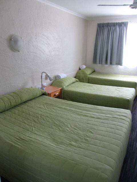 Urangan Motor Inn - Tourism Caloundra 3
