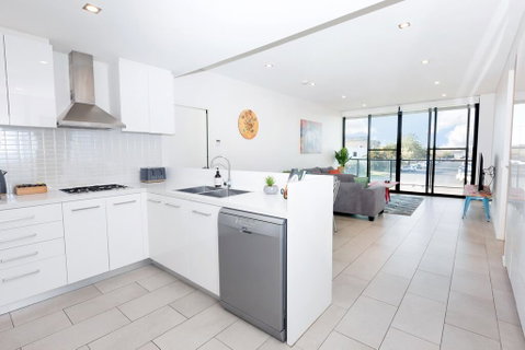 Urban Jungle! Executive Apartment In Heart Of CBD - Tourism Caloundra 3