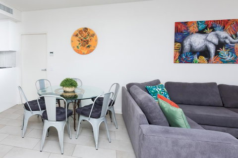 Urban Jungle! Executive Apartment In Heart Of CBD - Tourism Caloundra 2
