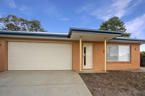 V & V Family Dream Away - Tourism Caloundra 0