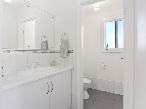 VALLEY VIEWS - 10 Valley Heights Drive - Tourism Caloundra 1