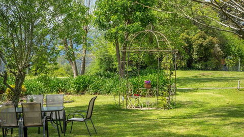 Vicarage View Cottage - Tourism Caloundra 1