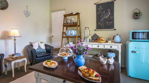 Vicarage View Cottage - Tourism Caloundra 0