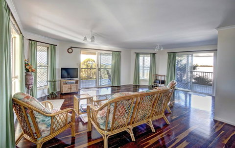 Verandahs - Tourism Caloundra 2
