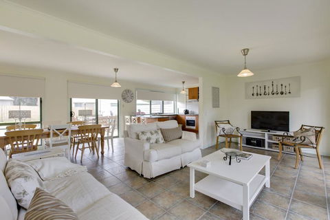 Villa De Mer At Phillip Island - Tourism Caloundra 0
