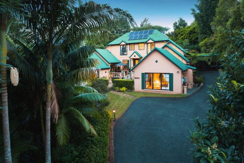 Villa Della Rosa Bed & Breakfast - Tourism Caloundra 0