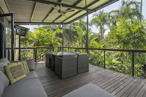 Villa Frangipani - Tourism Caloundra 0